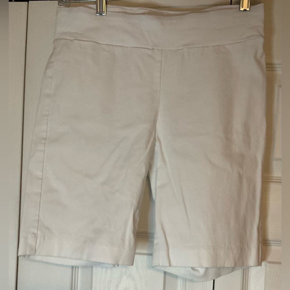 J McLaughlin White Bermuda Long Shorts Pull On Size 6